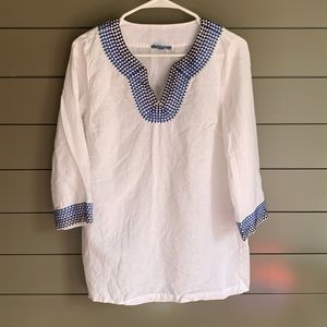 FLEUR BLEUE Crisp Clean White Linen Blend Blue Embroidered V-Neck Tunic. S.